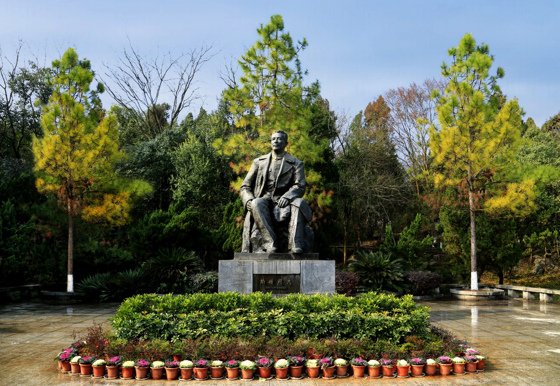 陶铸铜像